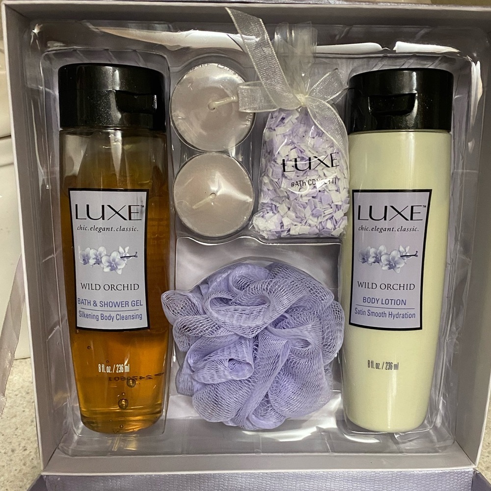 Luxe Wild Orchid Bath & Body Gift Set Spa Bundle Lotion Shower Gel New - Picture 2 of 4